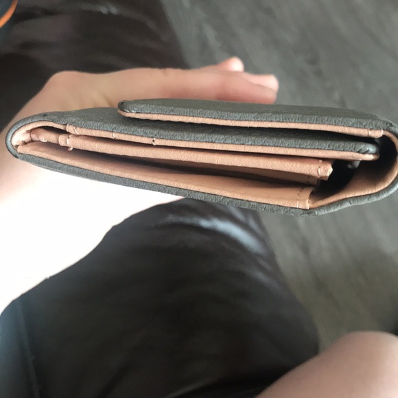 Grey Wallet - Picture 4 of 8